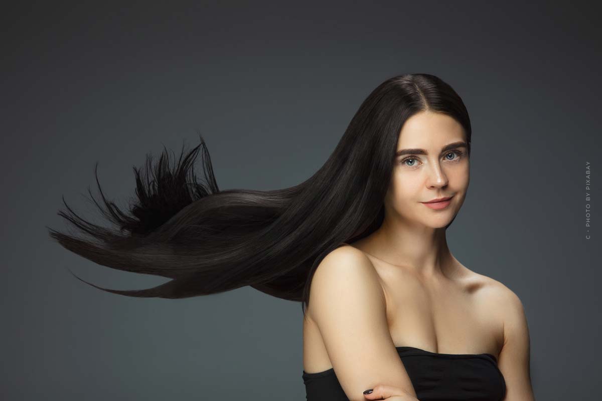 Haarpflege-Frau-Haare-Braun-Schwarz-Model-Haarpflegetipps-Haarroutine