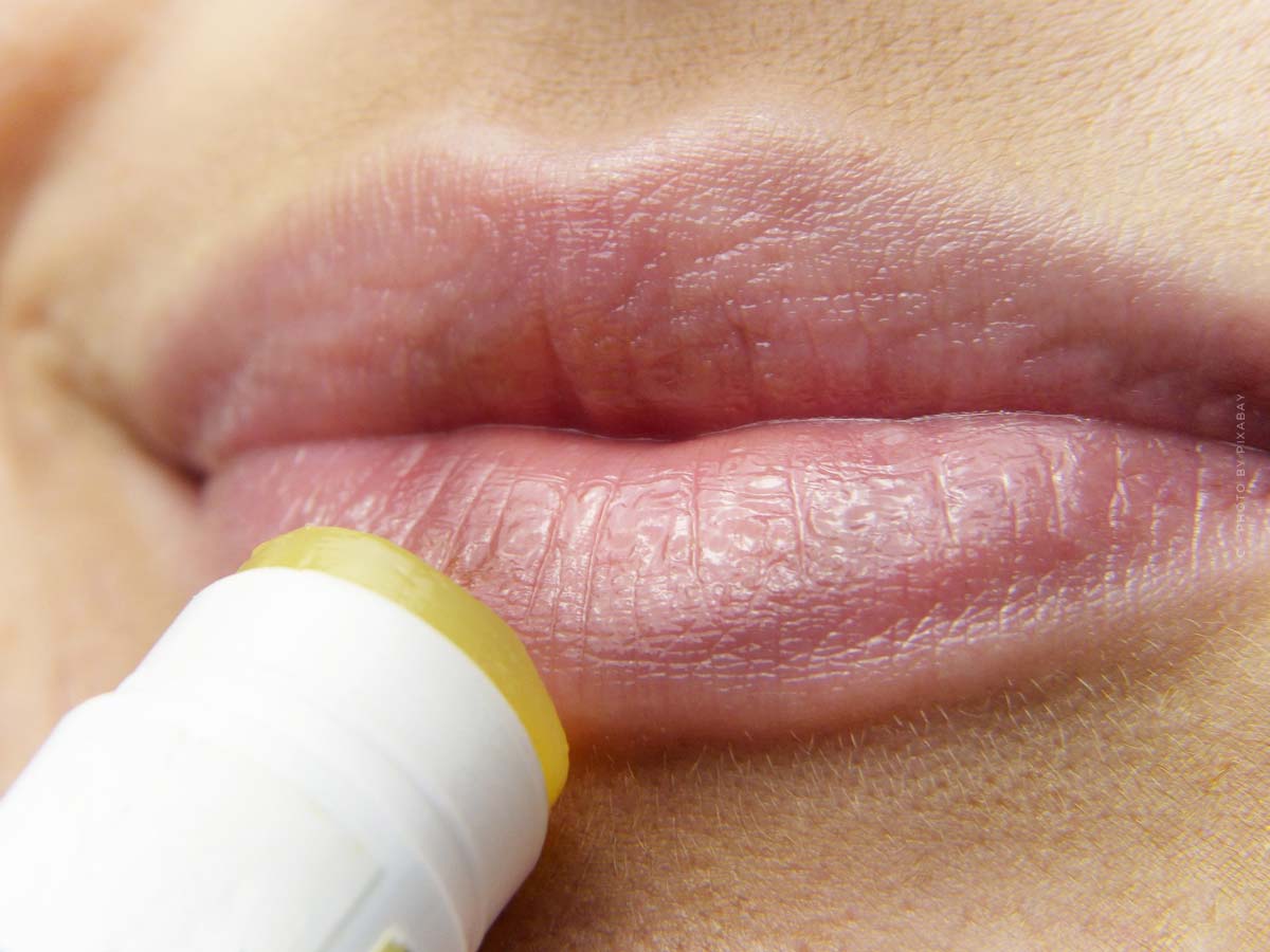 Lippenpflege-Lippenbasam-schone Lippen-Gesichtspflege-Pflege-Frau
