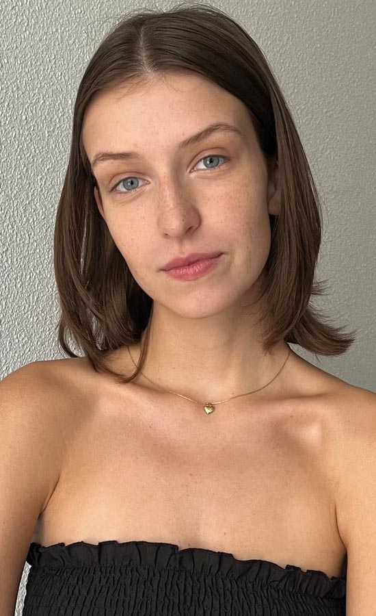 Emma Kourilova<br /><span class="model-data-overview">EU 179cm | US 5’10.5»</span>